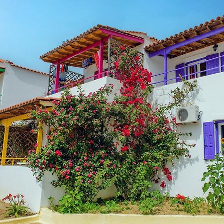 Sunflowers Apartments 마라토캄포스 외부 사진