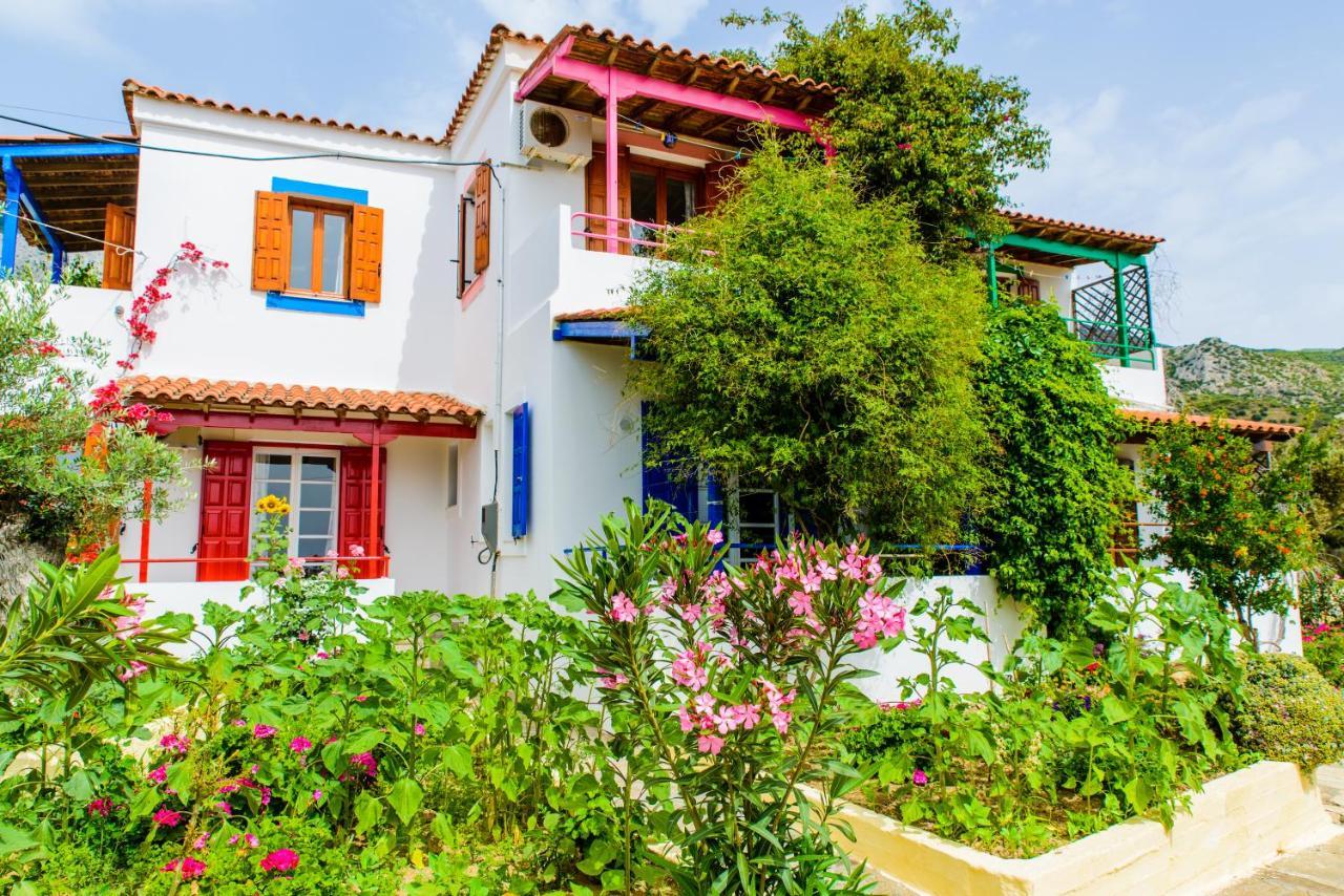 Sunflowers Apartments 마라토캄포스 외부 사진